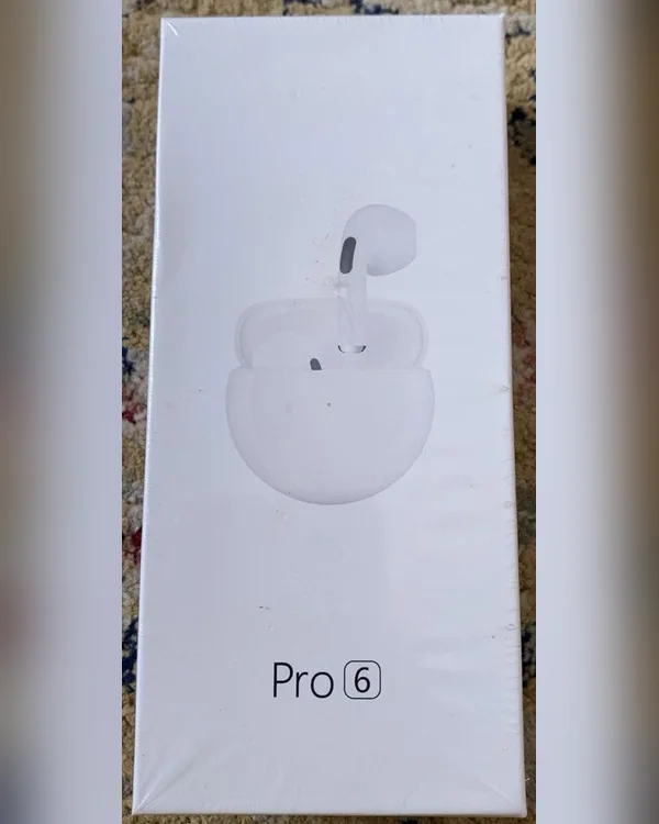 علبة سماعات Pro 6 بيضاء